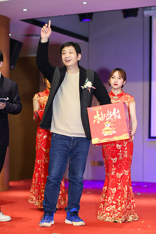 董事長抽一等獎和特等獎，，，，獎金4位數(shù)三名。