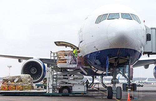 疫情致多家航班取消，導(dǎo)致空運(yùn)價(jià)格暴漲