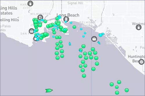 南加州附近港口海上，等<br />
待靠泊的集裝箱船在30艘以上