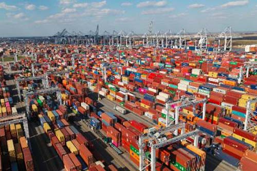 美國(guó)多個(gè)港口貨物積壓量創(chuàng)歷史新高