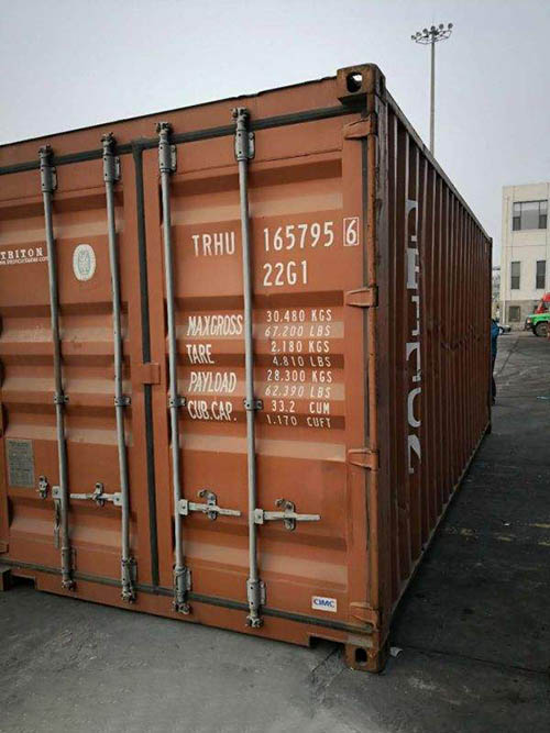 上圖所示集裝箱MAX.GRDSS 30，480kg是總重，TARE是皮重/空箱自總2180kg，payload是可裝載重量28，300kg，CUB.CAP.是內(nèi)容積33.2CUM